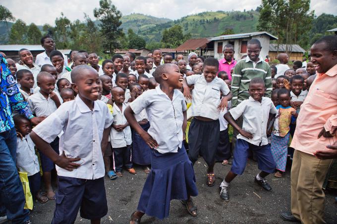 Pour les enfants du Nord Kivu, le mariage précoce, l’exploitation des enfants, les déplacements des populations dus aux conflits armés, la discrimination de sexe empêchent la pleine participation des enfants au développement.